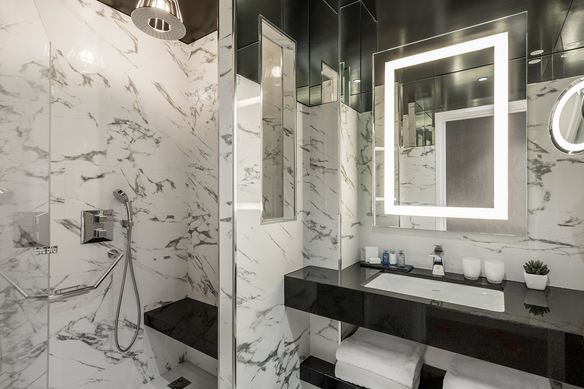 Maison Albar Hotels Le Diamond bathroom Junior Suite
